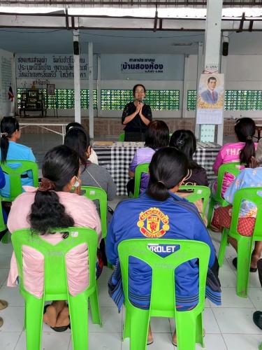 พช.สนม เดินหน้าสร้างภูมิคุ้มกันทางการเงิน ขับเคลื่อน Financial Literacy สู่บ้านสองห้อง ต่อยอดฝึกอาชีพ “เค้กกล้วยหอม-กะหรี่ปั๊บ” หนุนครัวเรือนพึ่งตนเองยั่งยืน